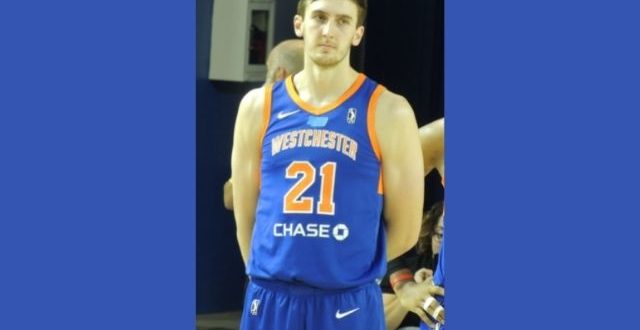 Luke_Kornet number 21