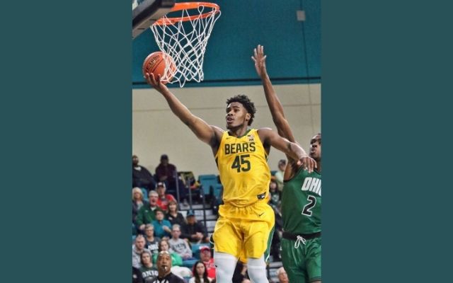 Davion_Mitchell lay up