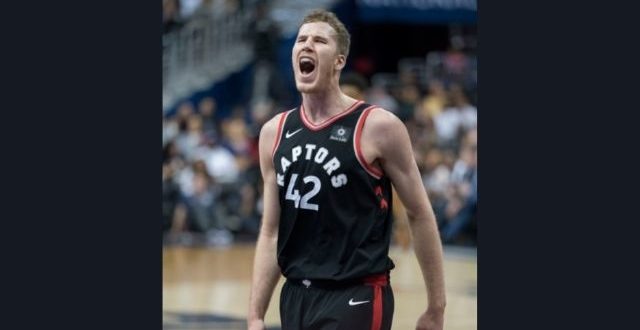 Jakob_Poeltl shouting